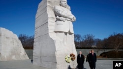 دیدار پرزیدنت ترامپ و مایک پنس از بنای یادبود مارتین لوتر کینگ در واشنگتن، دوشنبه یکم بهمن ماه