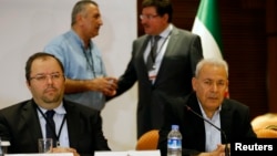 Mustafa Sabbagh (L), Secretary-General of the Syrian National Coalition, and Burhan Ghalioun (R), former President of Syrian National Council, attend a meeting in Istanbul, Turkey, July 4, 2013. 