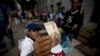 Unjuk Rasa dan Penjarahan di Venezuela, Protes Penarikan Uang Pemerintah