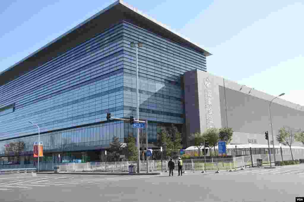 圖為國家會議中心 ，2014年APEC新聞中心所在地之一 (美國之音東方拍攝) 