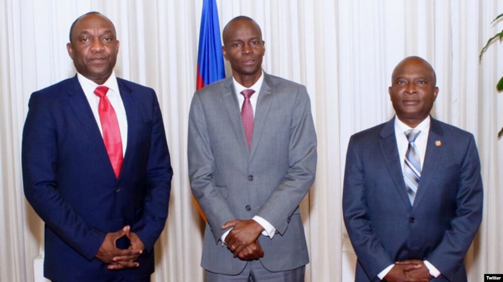 Presiden Haiti Jovenel Moise (tengah) bersama calon PM Haiti, Dr. Jack Guy Lafontant (kanan) hari Kamis (23/2).