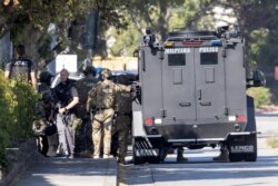 Polisi mengamankan lokasi penembakan massal di San Jose, California, AS 26 Mei 2021. (REUTERS / Peter DaSilva)