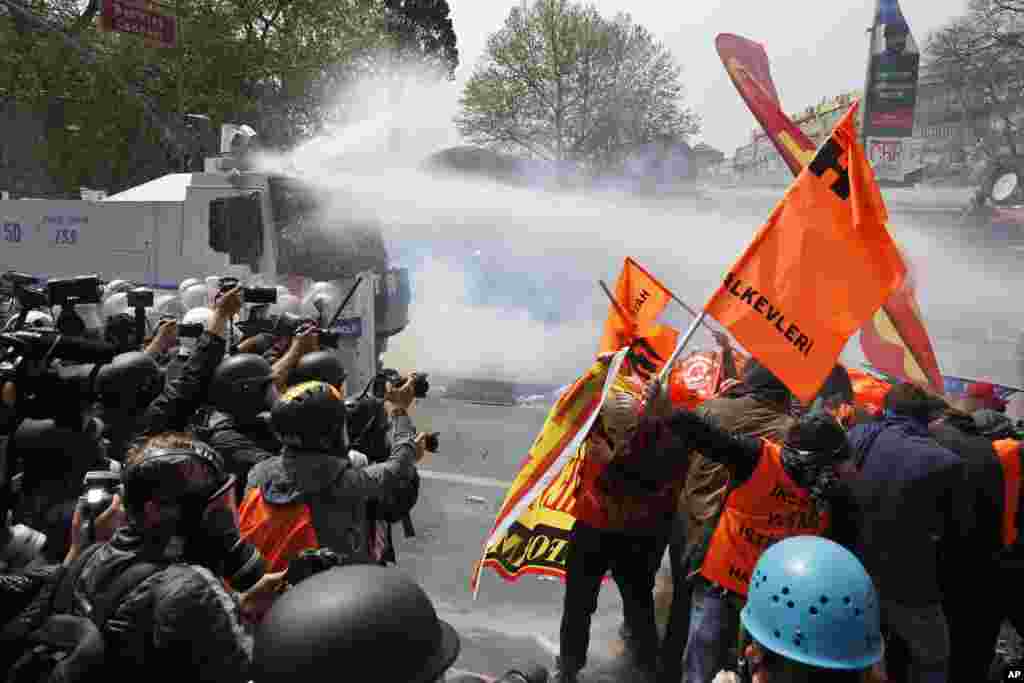 İstanbul&rsquo;da 1 Mayıs gösterileri (Foto:AP)