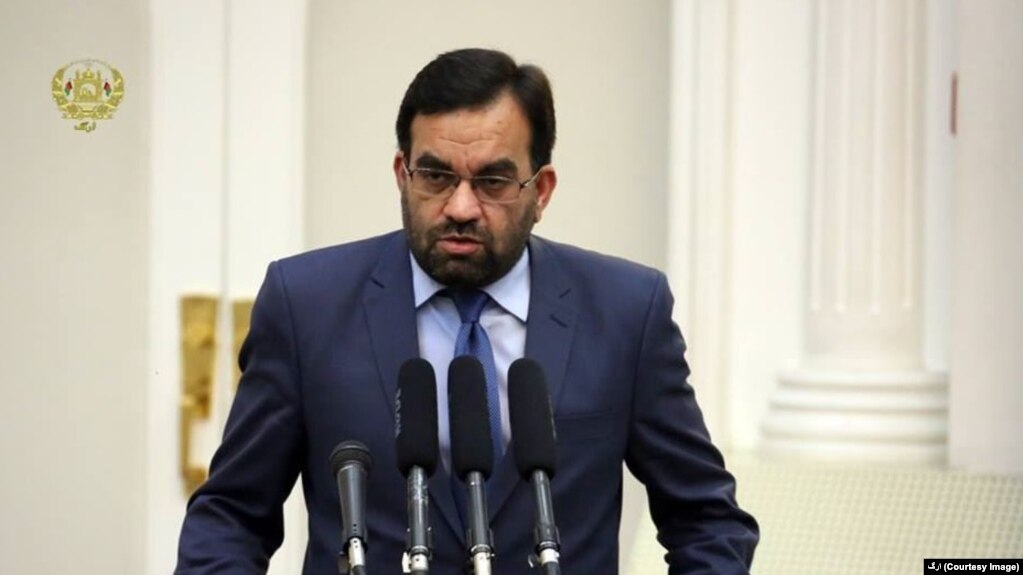 آقای عثمانی، دیروز از سوی رئیس جمهور برکنار شد؛ اما رئیس اجرائیه بر ادامۀ کار وی تأکید کرد