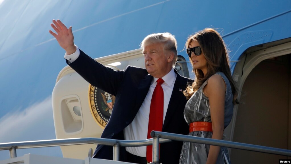 Tổng thống Trump và phu nhân trong chuyến thăm Đức.