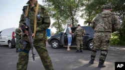 Pro-ruski naoružani ekstremisti u Slovjansku, Ukrajina, 19. maj, 2014. 