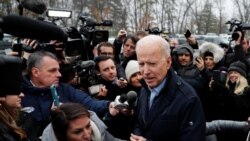 El exvicepresidente Joe Biden, hace campaña en Manchester, New Hampshire, el 11 de febrero de 2020.