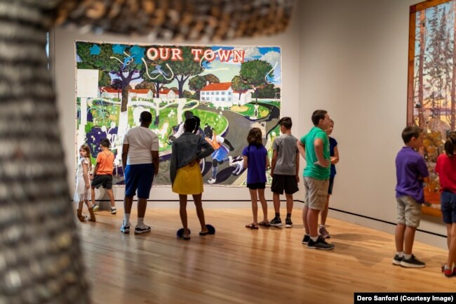 School children look at art at the Crystal bridges Museum of American Art, Bentonville, Arkansas