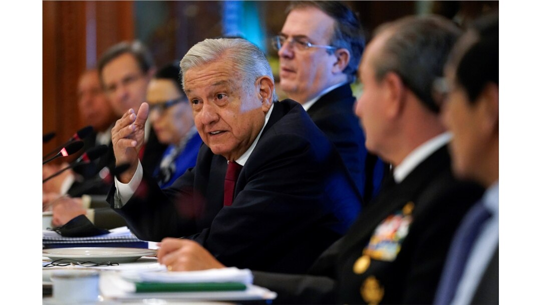 El presidente de México, Andrés Manuel López Obrador, habla durante un desayuno de trabajo con el secretario de Estado de los Estados Unidos, Antony Blinken, en el Palacio Nacional en la Ciudad de México, México, el 8 de octubre de 2021.