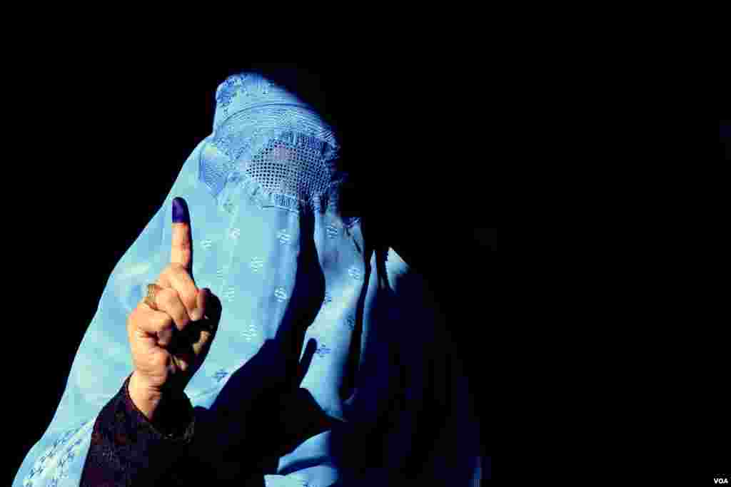 بیشتر از سه میلیون زن در افغانستان برای رای دادن در انتخابات ثبت نام کرده است