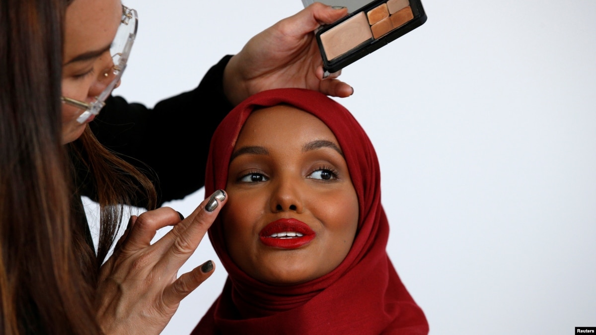 Somali American Becomes Sports Illustrated Swimsuits 1st Hijab Clad
