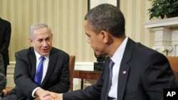 U.S. President Barack Obama (R) shakes hands with Israel's Prime Minister Benjamin Netanyahu during their meeting in the Oval Office of the White House in Washington, March 5, 2012