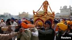 Umat Sikh dalam sebuah upacara keagamaan (foto: dok).
