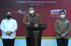 Menko Perekonomian Airlangga Hartarto usai Ratas di Istana Kepresidenan , Jakarta, Senin (19/4) mengatakan pemerintah perpanjang PPKM Mikro dua minggu ke depan. (Foto: Biro Setpres)