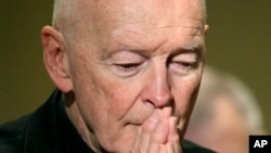 El excardenal Theodore McCarrick presentó su renuncia como cardenal en julio luego de que una investigación de la Iglesia de Estados Unidos determinó que la acusación de tocamientos a un monaguillo adolescente en la década de 1970 era creíble. 