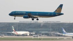 Vietnam Airlines ngưng bay đến Nga vì ‘vấn đề bảo hiểm phương tiện’ - Điểm tin VOA