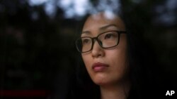 ایشیائی امریکی مصنفہ کیلی یینگ پر کیلی فورنیا کے ایک پارک میں حملہ کیا گیا تھا۔ حملہ آور نے ان سے کہا تھا کہ اپنے ملک واپس چلی جائیں ۔ فوٹو اے پی
