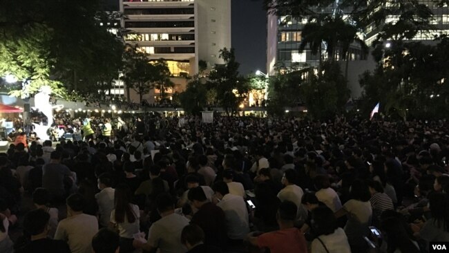 2019年9月6日香港民众在遮打花园集会抗议警方“滥捕”。（美国之音黎堡）