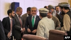 افغانستان کی قومی مصالحتی کونسل کے سربراہ عبداللہ عبداللہ سمیت افغان حکومت کے سینئر نمائندے مذاکرات میں شریک تھے۔
Afghan gov't and Taliban to meet again after inconclusive talks
