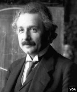 Dr. Albert Einstein, sangat terkesan dengan gerakan non kekerasan yang dipimpin Mahatma Gandhi di India.