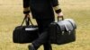 Vojni saradnik nosi "nuklearnu torbu" sa kodovima za lansiranje nuklearnog oružja, koja u svakom trenutku prati predsednika SAD. 