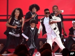 Yara Shahidi, from left, Tracee Ellis Ross, Miles Brown, Silento, and Anthony Anderson perform at the BET Awards at the Microsoft Theater on June 28, 2015, in Los Angeles.
