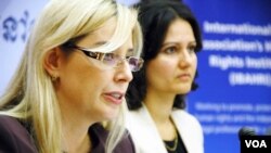 U.N. Special Rapporteur on the Independence of Judges and Lawyers, Gabriela Knaul, speaking in Phnom Penh, Cambodia, July 15, 2014. (Robert Carmichael/VOA)