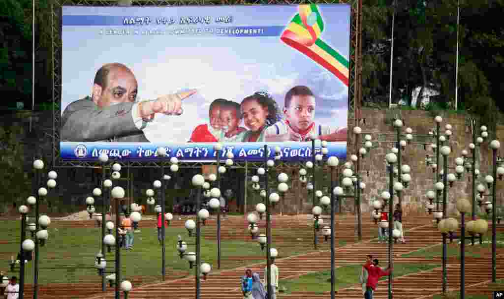 Một tấm poster với h&igrave;nh Thủ tướng Meles ở khu trung t&acirc;m th&agrave;nh phố Addis Ababa, Ethiopia, th&aacute;ng 5, 2010.