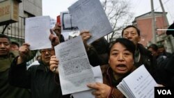 中国访民在北京上访，不少外地访民被拦截和遣返，有些人被关押