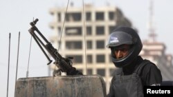 A policeman stands guard in Karachi, Pakistan, May 14, 2015.