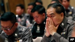 Kepala polisi nasional Thailand, Jenderal Somyot Poompanmoung, dalam rapat terkait anti perdagangan manes di marks besar polisi di Bangkok, Thailand (8/5).