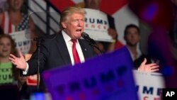 Ứng cử viên tổng thống của Đảng Cộng hòa Donald Trump phát biểu trong một buổi mít tinh ở Florida, ngày 19 tháng 9 năm 2016.