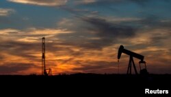Fasilitas pengeboran minyak AS di Sweetwater, negara bagian Texas (foto: dok). Melonjaknya produksi minyak AS telah menstabilkan harga minyak, di tengah ketegangan di Timur Tengah. 
