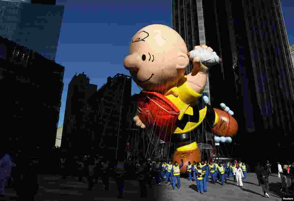 A float hovers above the crowd during the Macy&#39;s Thanksgiving Day Parade in Manhattan, New York, Nov. 22, 2018.