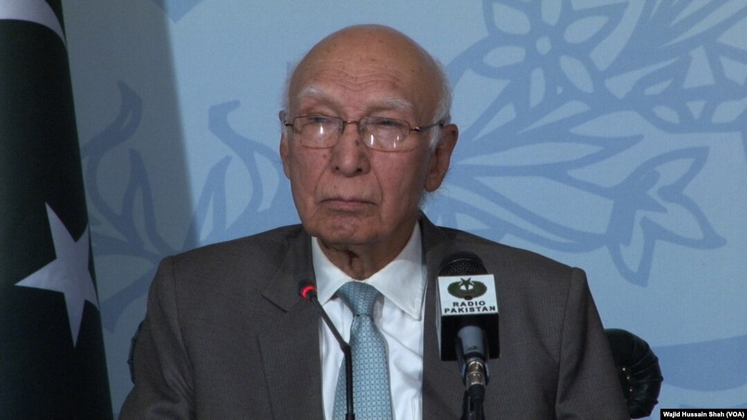 پاکستان کے مشیر خارجہ سرتاج عزیز (فائل فوٹو)