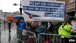 Rally participant Susan Pfaff-Bons created a banner reading "He gave up his freedom to fight for ours. Vote Freedom Party," in Breda, Netherlands, March 2017. (M. van der Wolf/VOA)
