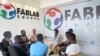 Au Fablab (laboratoire de fabrication), des jeunes entrepreneurs utilisent l'internet et imprimantes 3D pour leurs projets, à Kigali, Rwanda, le 8 août 2017. (VOA/Charly Kasereka)