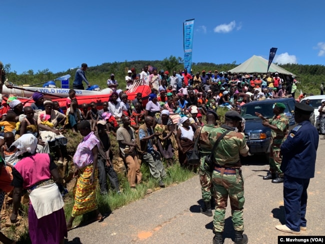 People in Chimanimani complain, March 22, 2019, to senior army officials in charge of a temporary camp set up after Cyclone Idai that food is not reaching them.