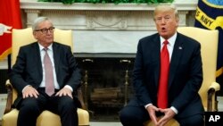 Presiden AS Donald Trump (kanan) menerima Presiden Komisi Eropa Jean-Claude Juncker di Gedung Putih, Kamis (26/7). 
