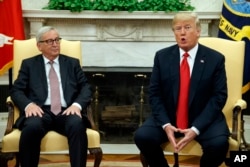 El presidente Donald Trump con el presidente de la Comisión Europea, Jean-Claude Juncker, en la Oficina Oval de la Casa Blanca, el miércoles 25 de julio de 2018 en Washington. (AP Photo / Evan Vucci)