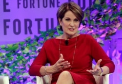 Marillyn Hewson, ketua, presiden dan CEO Lockheed Martin, berbicara di KTT Wanita majalah Fortune 2017 di Washington, 9 Oktober 2017. (Foto: Reuters)