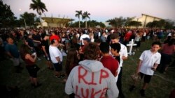 School Shooting in U.S. Reignites Gun Debate 