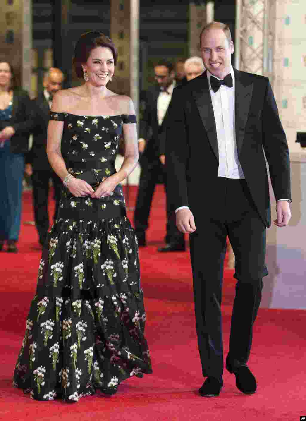 Britain&#39;s Prince William, Duke of Cambridge, right, and Britain&#39;s Kate, Duchess of Cambridge, arrive to attend the BAFTA British Academy Film Awards at the Royal Albert Hall in London, Feb. 12, 2017.