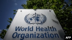 Logo Organisasi Kesehatan Dunia (WHO) di kantor pusat di Jenewa, 3 Juli 2020.