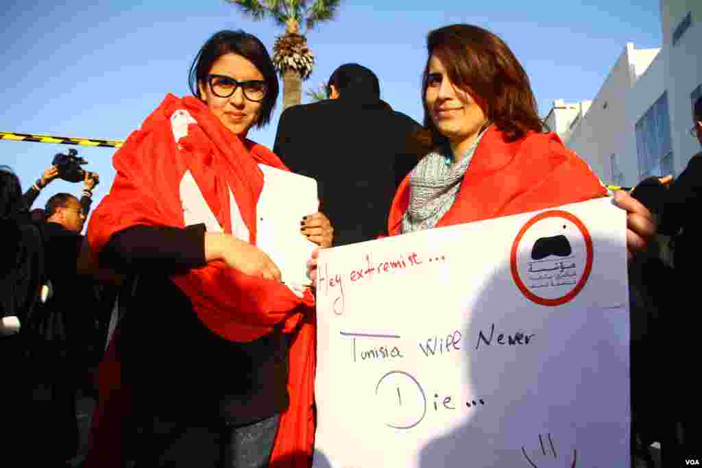 At a protest in Tunisia, activists are defiant, saying terrorism will not change their way of life, Tunis, March 19, 2015. (Mohamed Krit/VOA)