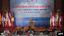Tổng Tham mưu trưởng Quân đội Nhân dân Việt Nam Đỗ Bá Tỵ đọc phát biểu tại một cuộc họp tại Hà Nội (Ảnh tư liệu)