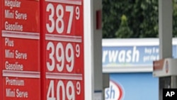 قیمت بنزین در یک پمپ واقع در شهر پورتلند ایالت اورگان - عکس آرشیوی