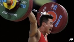 남자 역도 63kg에서 우승한 북한 김은국 선수.
