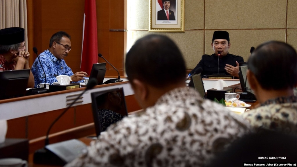 Gubernur Jawa Barat Ridwan Kamil bertemu dengan 12 orang perwakilan FKUB Jawa Barat dari 6 agama di Gedung Sate, Bandung, Kamis (17/1/2019) sore. (Courtesy: Humas Pemprov Jabar)