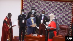 Alban Bagbin, du parti d'opposition National Democratic Congress, est élu président du parlement à la State House du Ghana à Accra, au Ghana, le 7 janvier 2021.